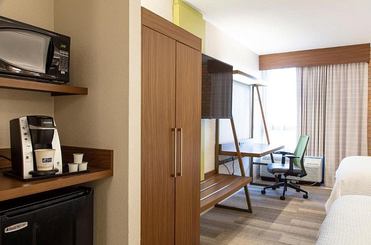 Holiday Inn Express - San Antonio Airport, an IHG Hotel