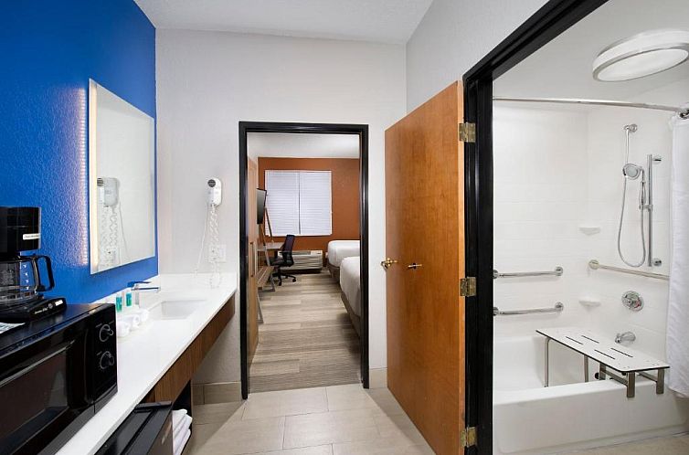 Holiday Inn Express & Suites San Antonio - Downtown Market A