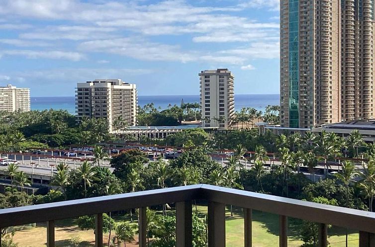 DoubleTree by Hilton Alana - Waikiki Beach