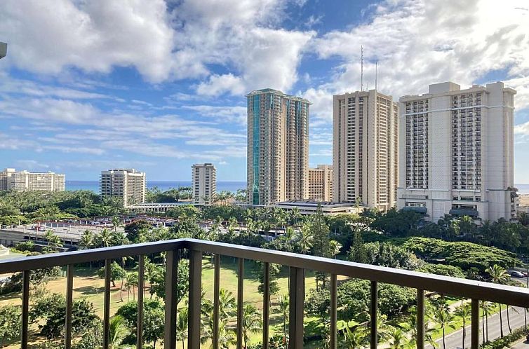 DoubleTree by Hilton Alana - Waikiki Beach