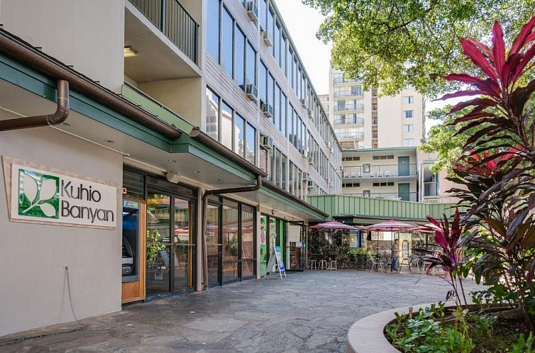 Kuhio Banyan Hotel (with Kitchenettes)