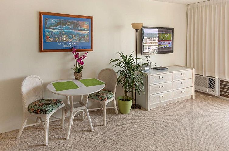 Tropical Studios at Marine Surf Waikiki - FREE PARKING - BES