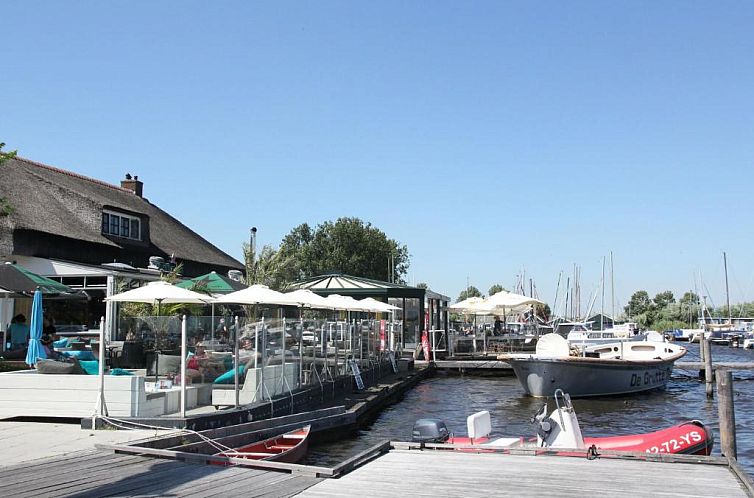 Quaint House Boat in Goeingahuizen with Sauna