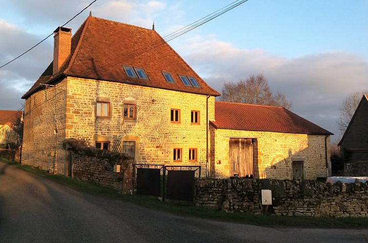 Huisje in Saint-Julien-de-Civry