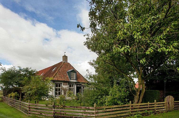 Fairytale Cottage in Nes Friesland with garden and terrace