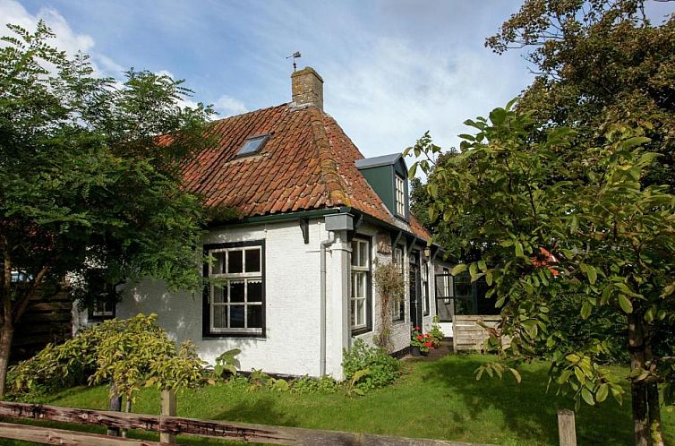 Fairytale Cottage in Nes Friesland with garden and terrace