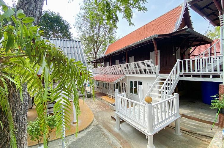 Banthaisangthain Resort