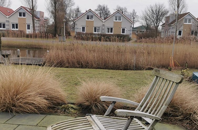 Prachtige geschakelde villa aan ijsselmeer