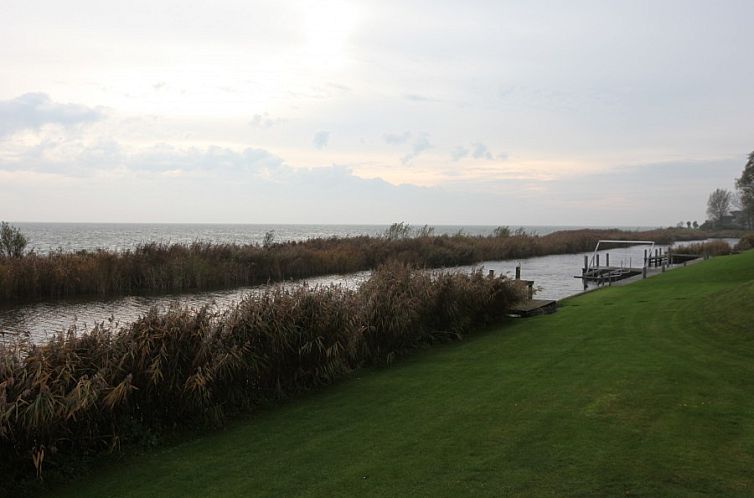 Bungalow aan het IJsselmeer