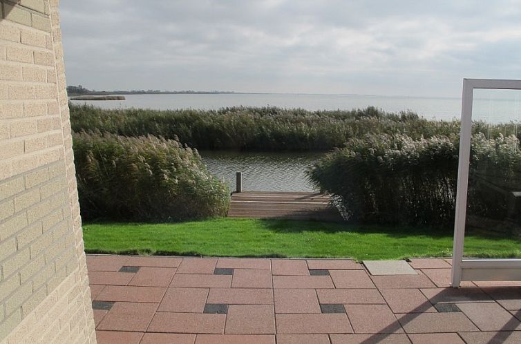 Bungalow aan het IJsselmeer