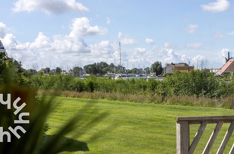 4-persoons chalet in Lemmer met buiten open haard en vrij