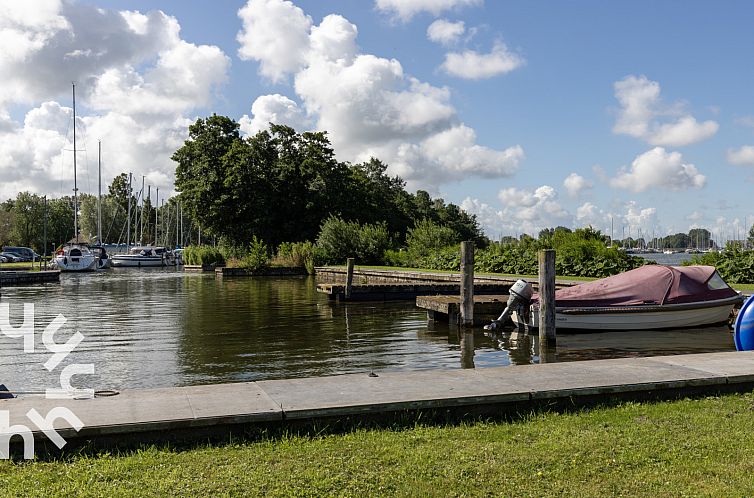 4-persoons chalet in Lemmer met buiten open haard en vrij