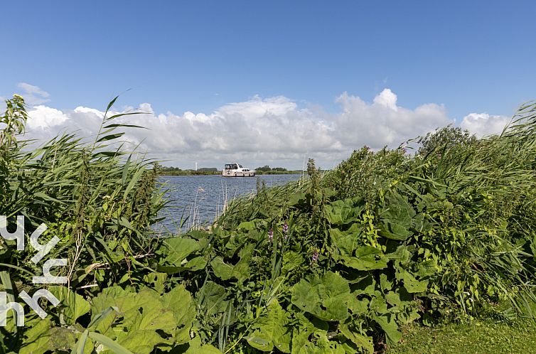 4-persoons chalet in Lemmer met buiten open haard en vrij