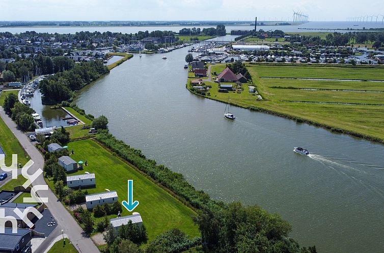 4-persoons chalet in Lemmer met buiten open haard en vrij