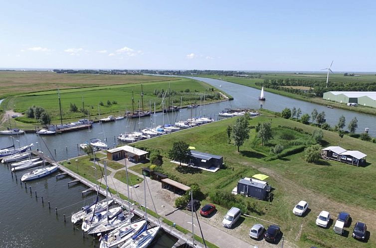 Prachtige 2 persoons glamtainer in Friesland aan het water