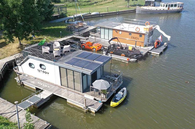 Knusse 4 persoons House boat met uitzicht over het water in