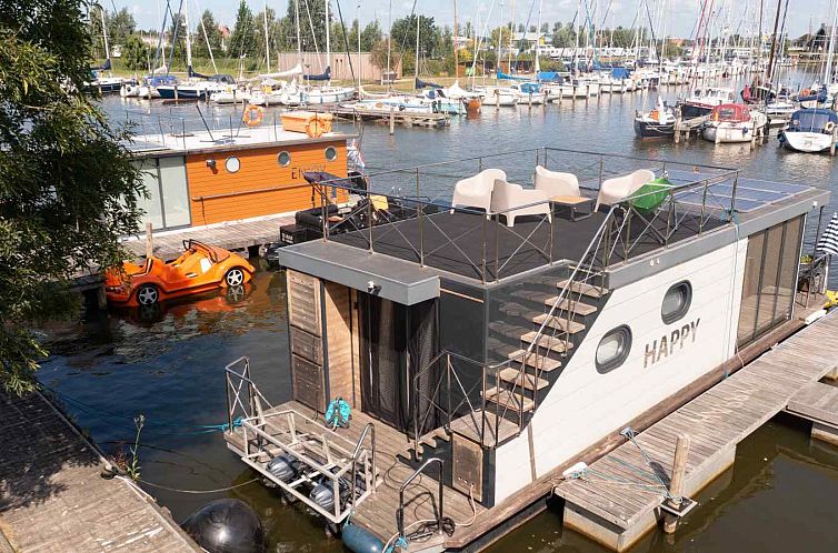 Knusse 4 persoons House boat met uitzicht over het water in