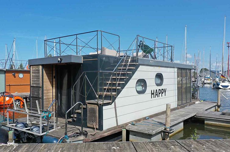 Knusse 4 persoons House boat met uitzicht over het water in