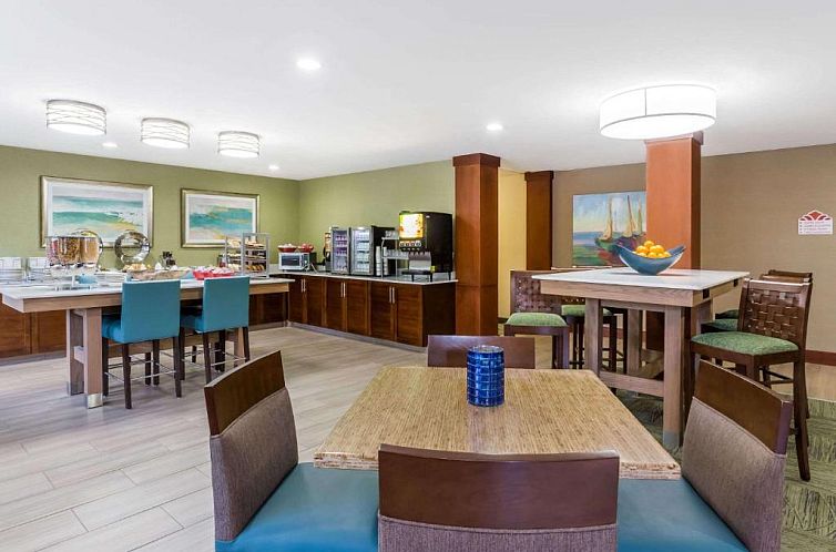 Hawthorn Suites by Wyndham Naples