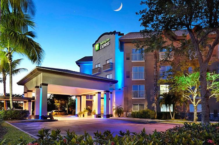 Holiday Inn Express Naples Downtown 5th Avenue, an IHG Hotel