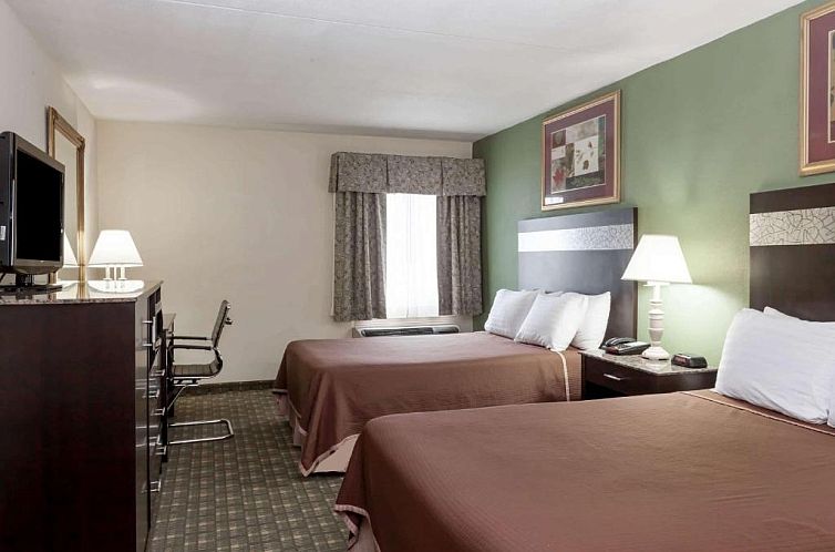 Howard Johnson by Wyndham Newark Airport