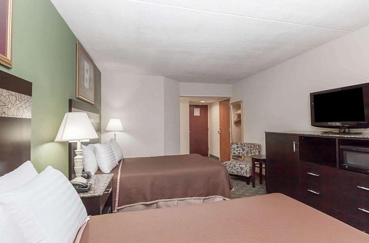 Howard Johnson by Wyndham Newark Airport