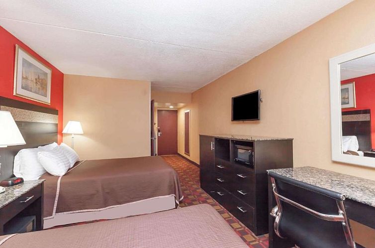 Howard Johnson by Wyndham Newark Airport