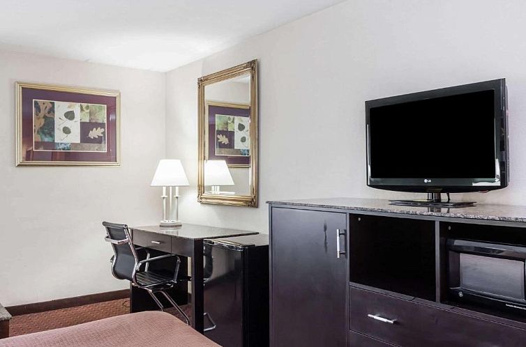 Howard Johnson by Wyndham Newark Airport