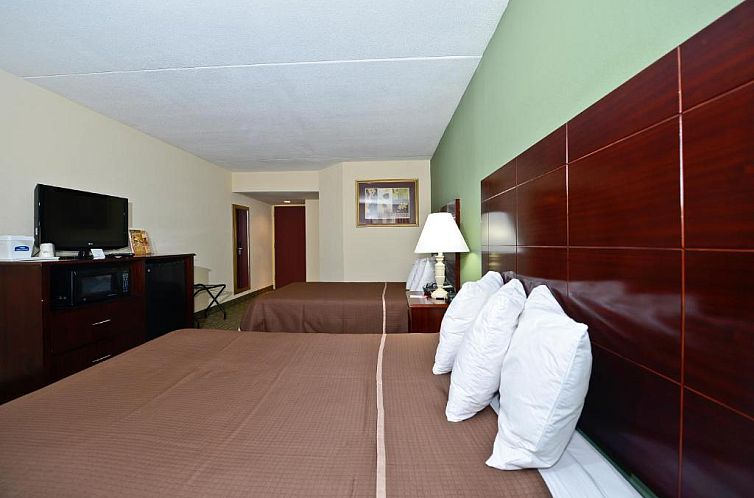 Howard Johnson by Wyndham Newark Airport