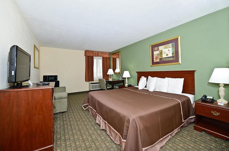 Howard Johnson by Wyndham Newark Airport