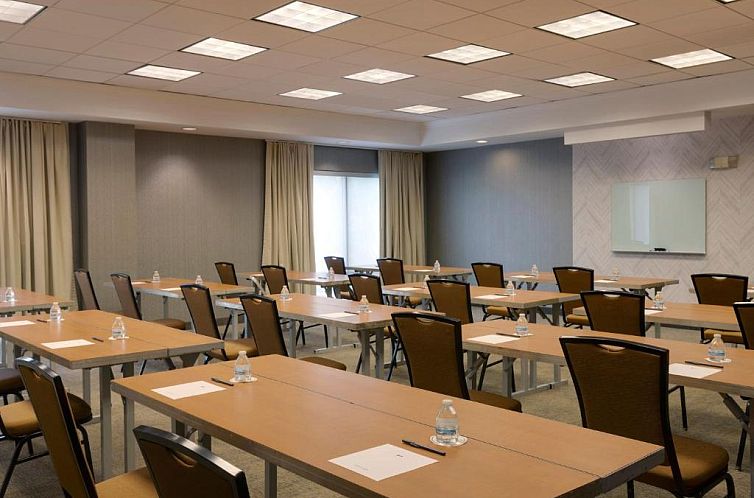 SpringHill Suites by Marriott Newark International Airport