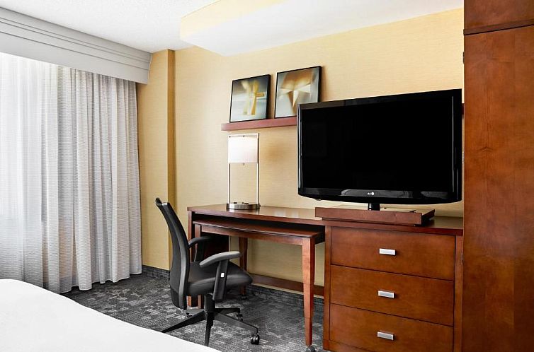 Courtyard by Marriott Newark Downtown