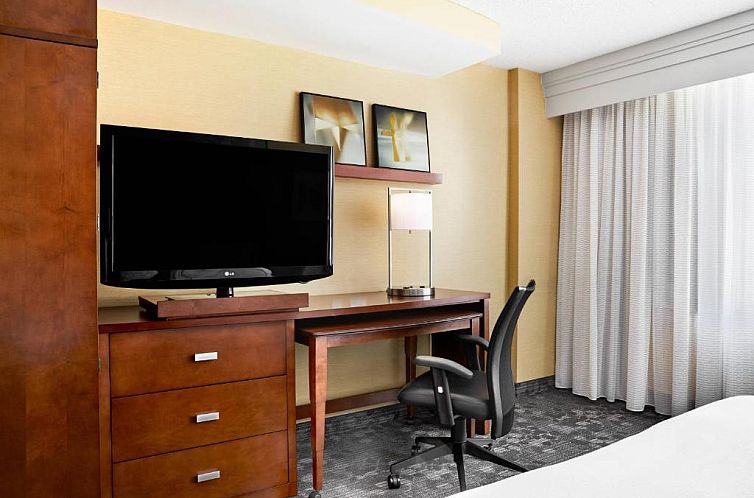 Courtyard by Marriott Newark Downtown