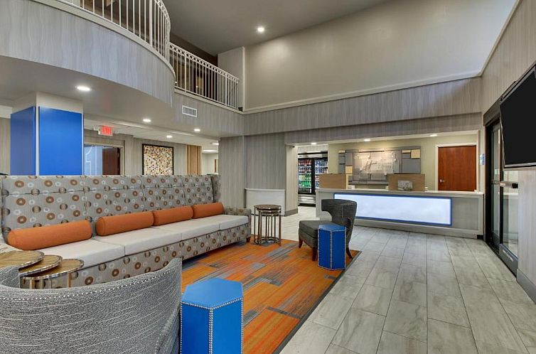 Holiday Inn Express & Suites Atlanta Perimeter Mall Hotel, a