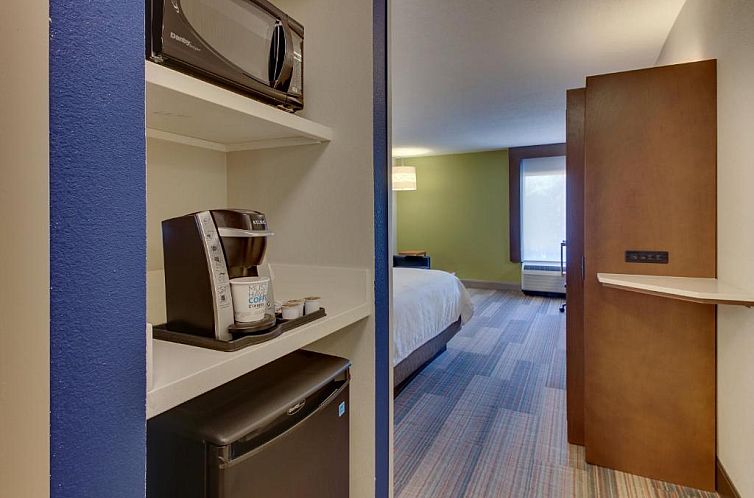 Holiday Inn Express & Suites Atlanta Perimeter Mall Hotel, a