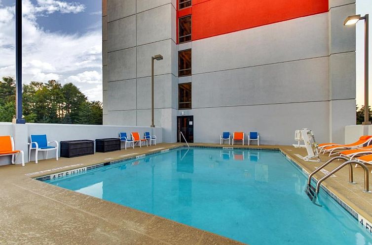 Holiday Inn Express & Suites Atlanta Perimeter Mall Hotel, a