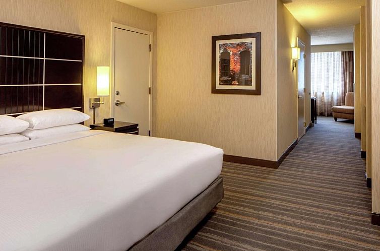 DoubleTree Suites by Hilton Minneapolis