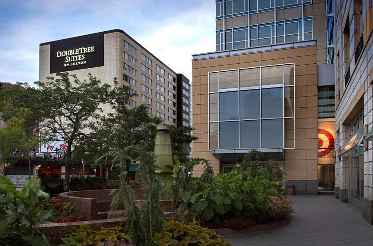 DoubleTree Suites by Hilton Minneapolis