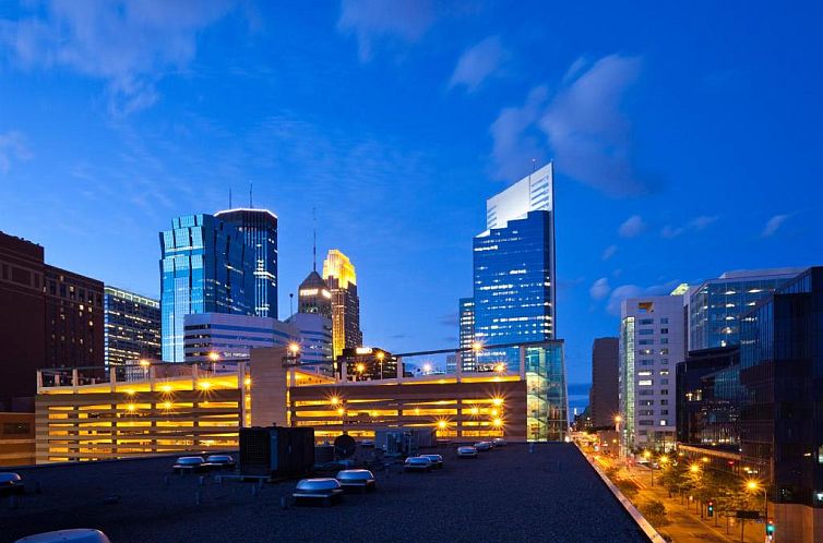 Holiday Inn Express Hotel & Suites Minneapolis-Downtown Conv