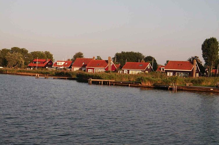 Heerlijk 6 persoons vakantiehuis aan het water in Friesland