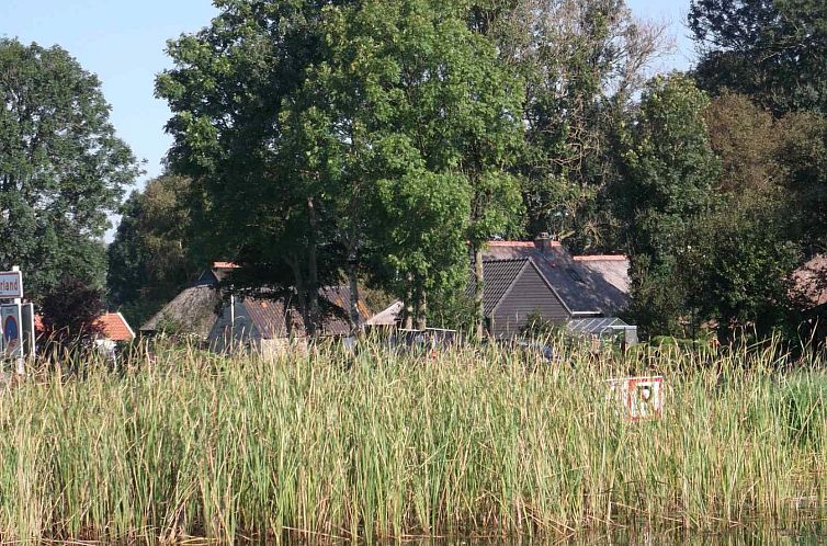 Heerlijk 6 persoons vakantiehuis aan het water in Friesland