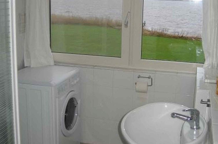 Heerlijk 6 persoons vakantiehuis aan het water in Friesland