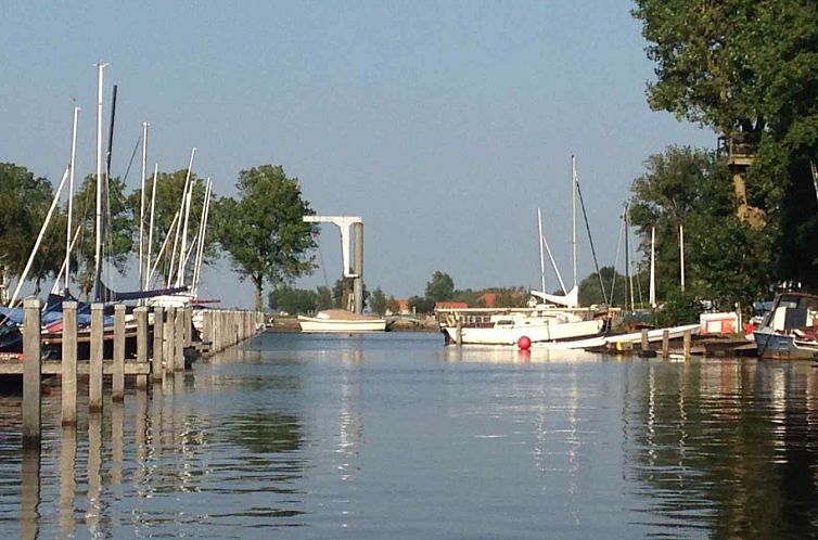 Heerlijk 6 persoons vakantiehuis aan het water in Friesland