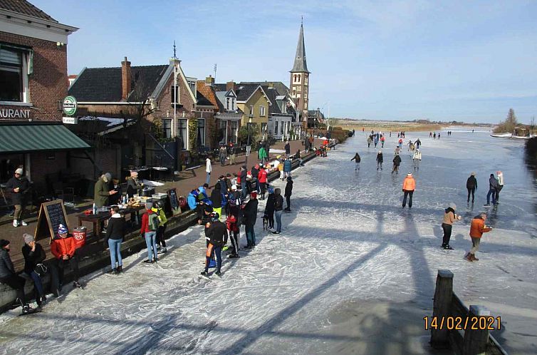 Heerlijk 6 persoons vakantiehuis aan het water in Friesland