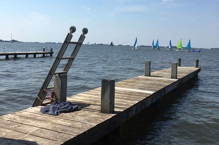 Heerlijk 6 persoons vakantiehuis aan het water in Friesland