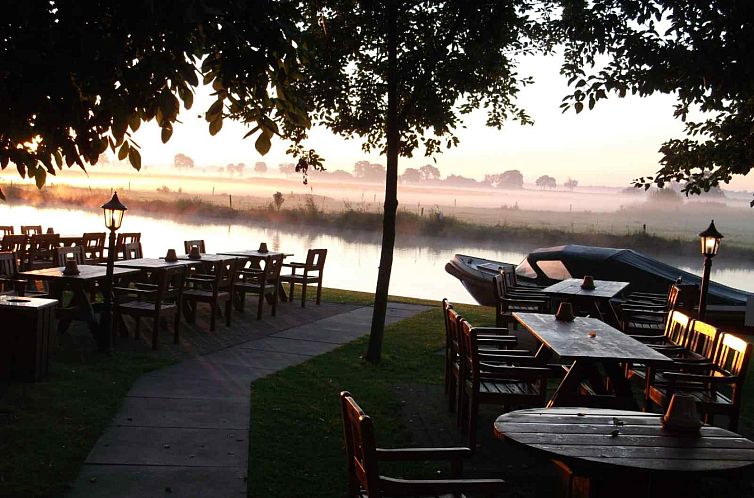 Heerlijk 6 persoons vakantiehuis aan het water in Friesland