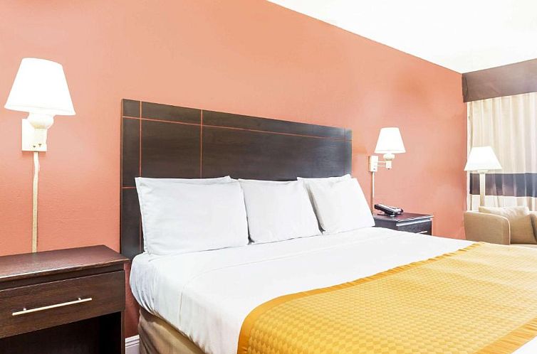 Days Inn by Wyndham Fort Lauderdale-Oakland Park Airport N