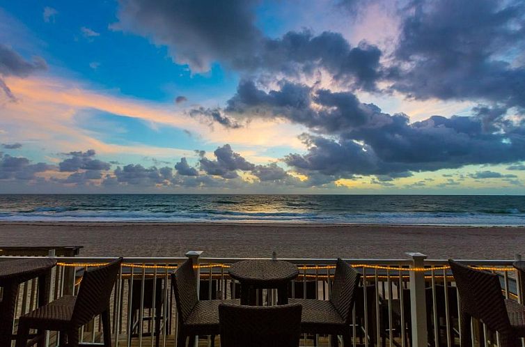 Sun Tower Hotel & Suites on the Beach