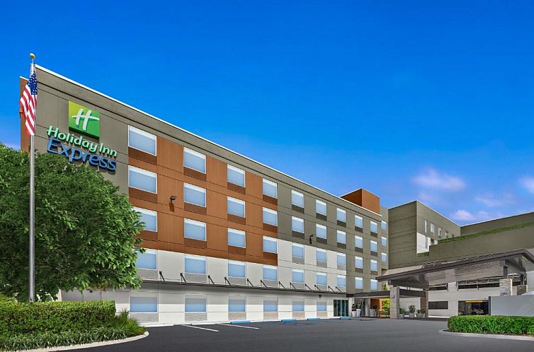 Holiday Inn Express Cruise Airport, an IHG Hotel