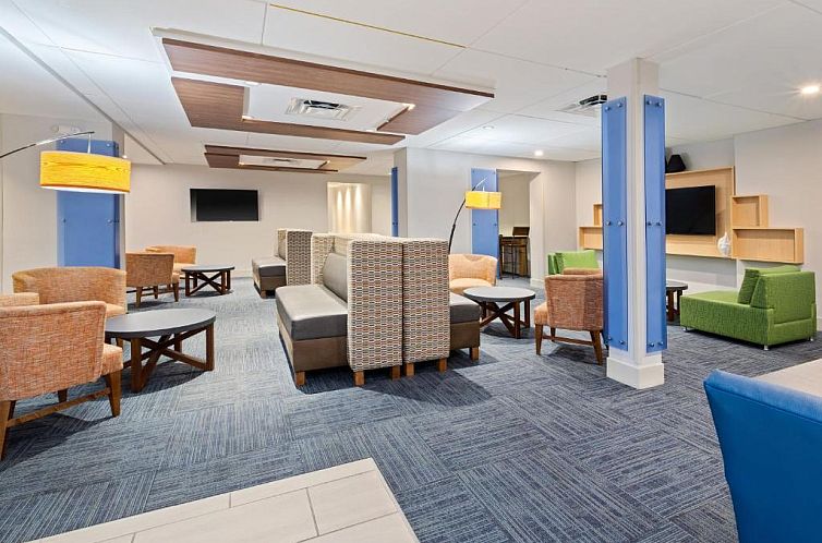 Holiday Inn Express Cruise Airport, an IHG Hotel